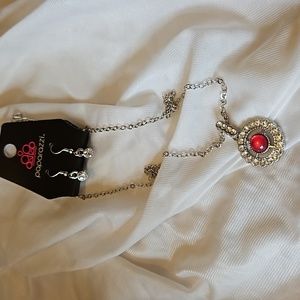 Paparazzi necklace and earrings.